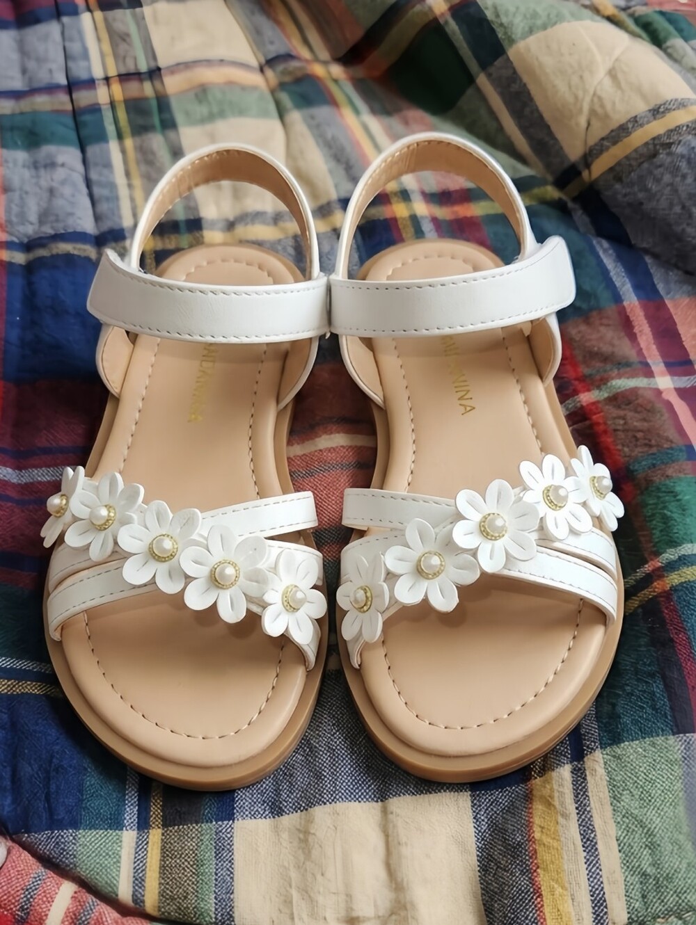 🤍 Like New! White Flower Sandals, Size 2